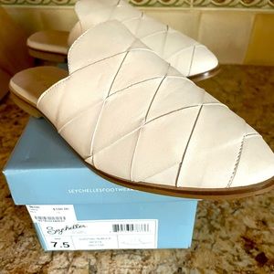 Seychelles Women’s White Sandals. Size 7.5.